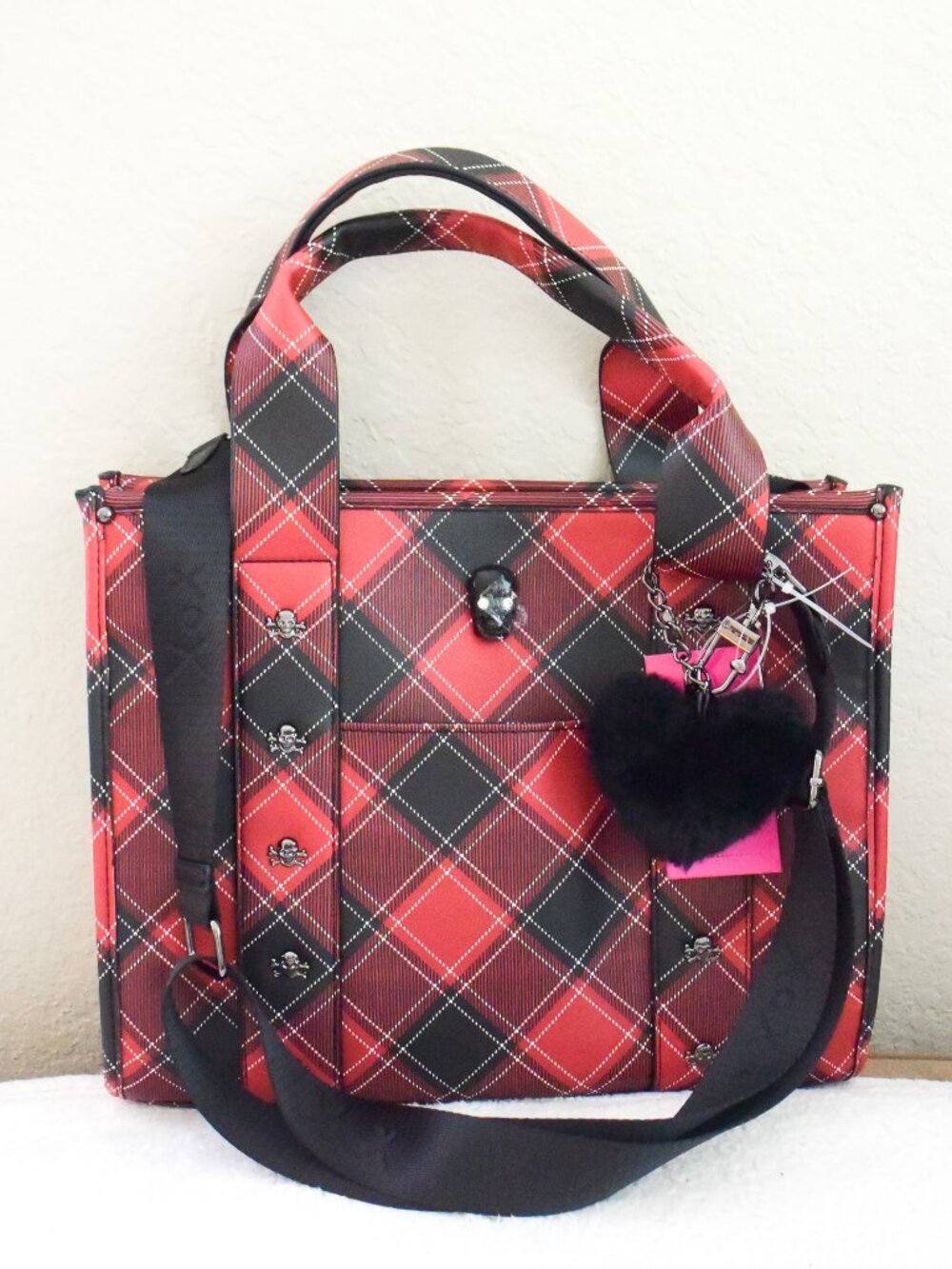 *Betsey Johnson* Red Plaid Skull & Crossbones Tote Bag XOLOLO w/ Charm - NEW!